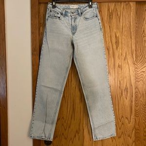 Abercrombie & Fitch light denim mid rise jeans. 29 long.